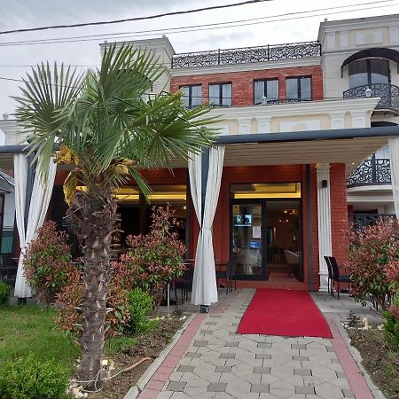 Conti Hotel & Restaurant Gjakova Extérieur photo
