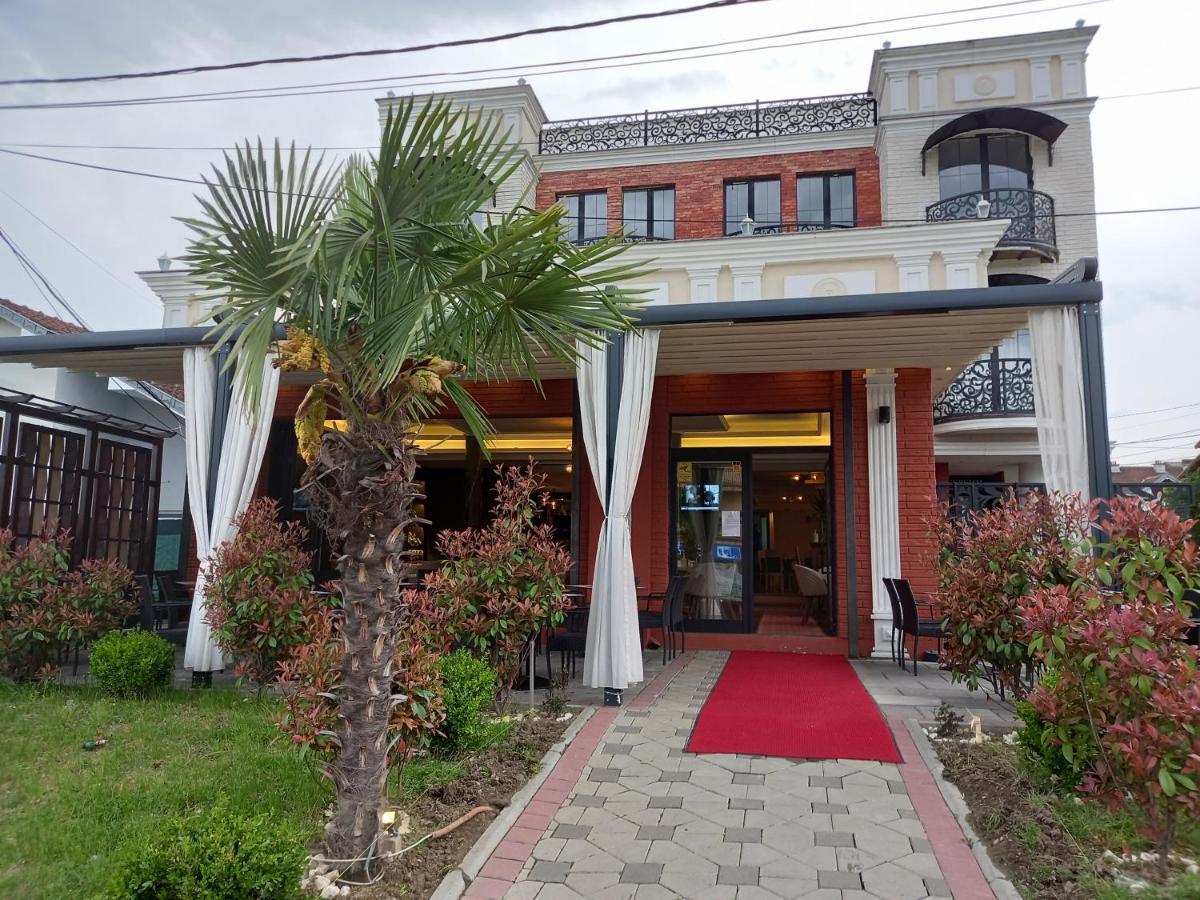Conti Hotel & Restaurant Gjakova Extérieur photo