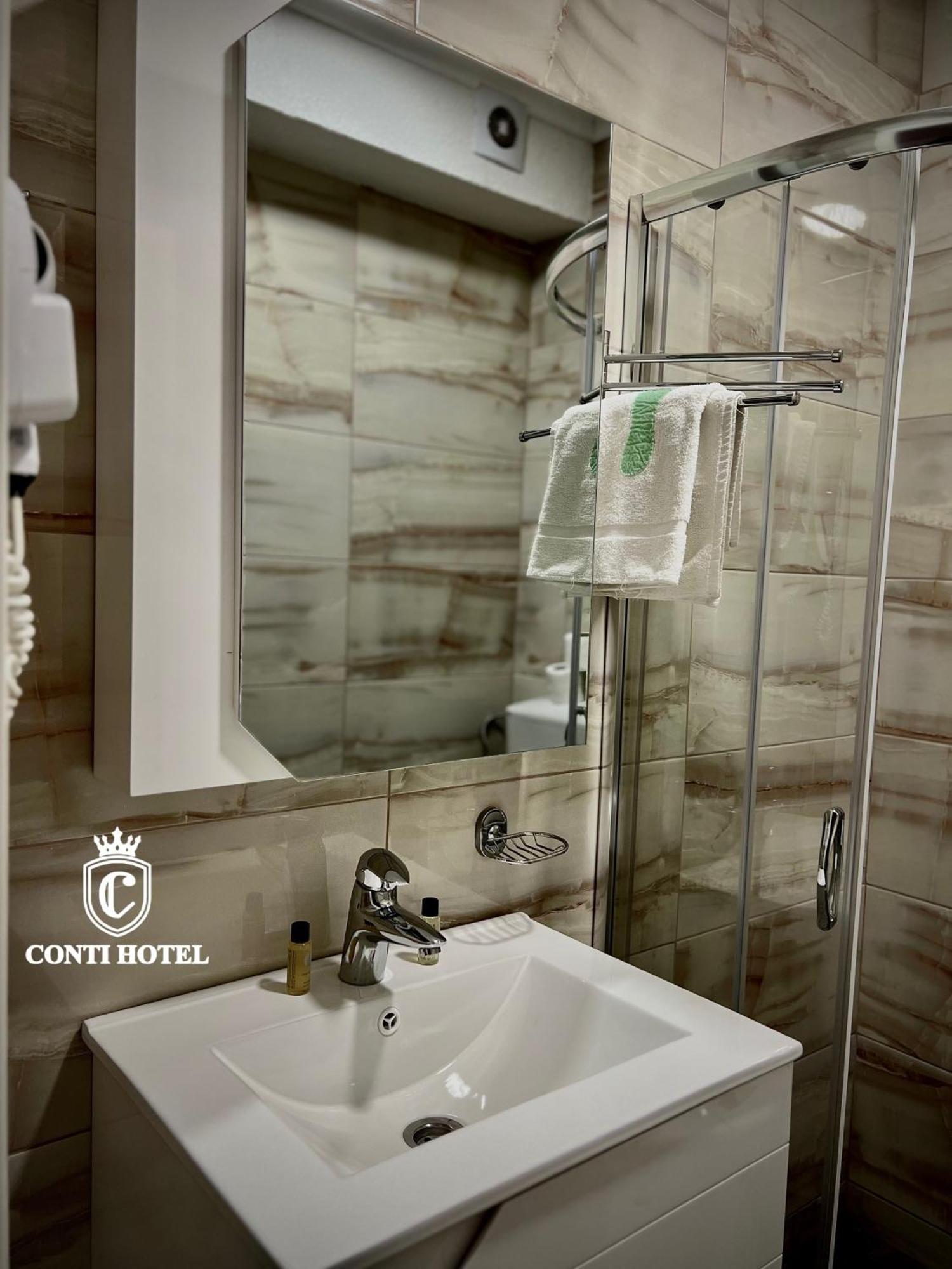 Conti Hotel & Restaurant Gjakova Extérieur photo