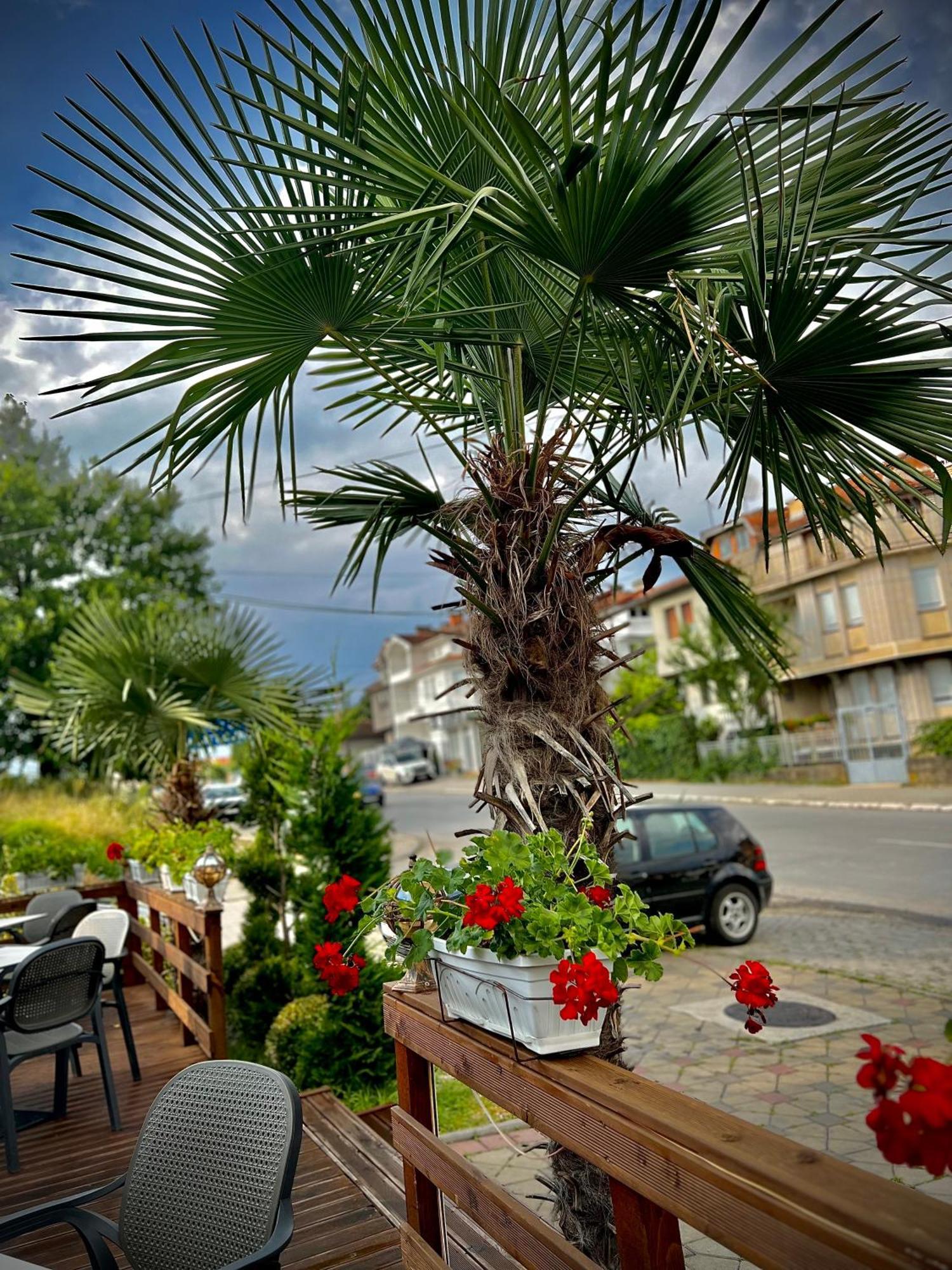 Conti Hotel & Restaurant Gjakova Extérieur photo