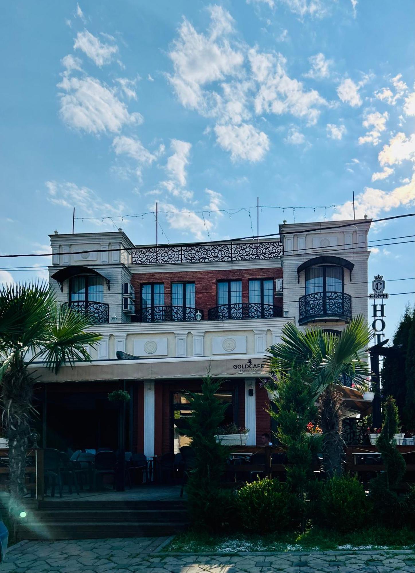 Conti Hotel & Restaurant Gjakova Extérieur photo